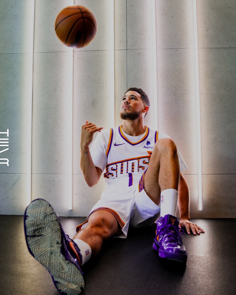 AndrewLeezus's tweet photo. Who wants the new @Suns jersey?! ☀️

@Heir_Company and myself want to bless a Suns fan to make sure they look fresh for the 2023-2024 NBA SZN. 🔥

How many wins we getting this season? 👀 I say 58. 

Reply, RT &amp; Follow the fam at @Heir_Company to win. 

#OneofUs 🤝🫂 https://t.co/anX5lYbFb0
