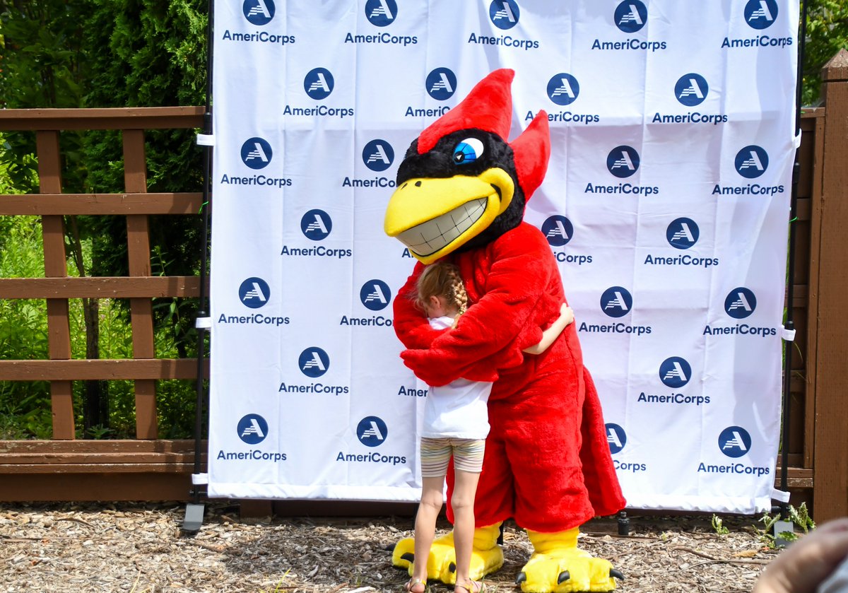 ReimanGardensIA's tweet photo. You never know who you will pop into at Reiman Gardens! Cy was here today greeting friends and members of the Iowa 4-H AmeriCorps Program and AmeriCorps Partnering to Protect Children Program! @IowaStateU @iowa4h @AmeriCorps https://t.co/Jz5vnNUITQ