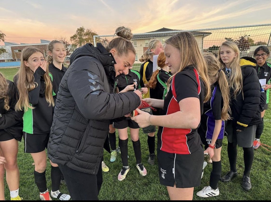 WyHighPe's tweet photo. Congratulations to ex-pupil @aimeerose46 on her move to Leicester City! 🔵⚪️ 

You’ve helped inspire the next generation at Wymondham High and they’ll be cheering you on in the @BarclaysWSL 😃 https://t.co/xBIDz4S6di
