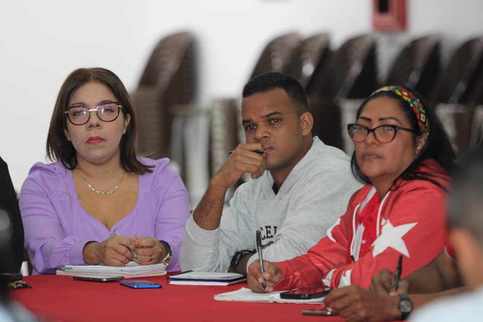 PartidoPSUV's tweet photo. PSUV Aragua continúa activado en los 18 municipios del estado https://t.co/g7WSfTt1wh  https://t.co/G5FA2VeqN2