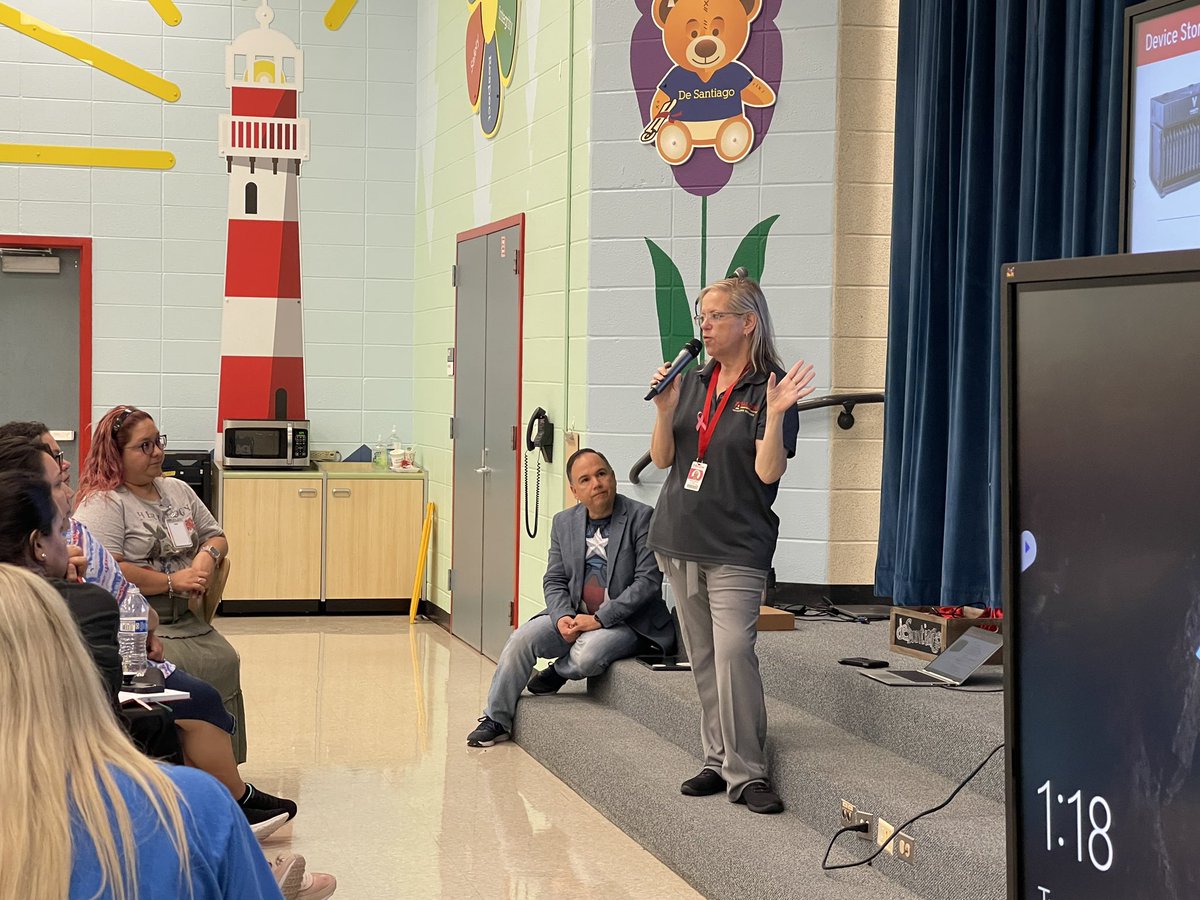 Kellie is discussing the use of iPads, Viewsonic and Classlink with <a href="/deSantiago_AISD/">de Santiago Primary</a> Go Super Six!@AldineDLS