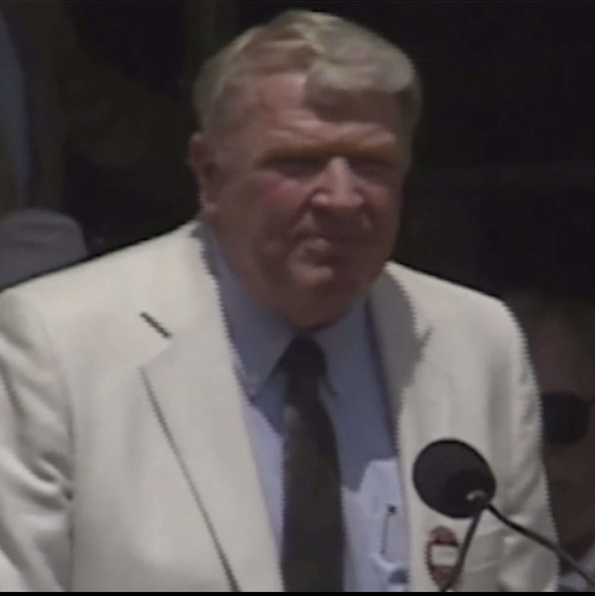 raiderette_'s tweet image. Y… cuenta la leyenda que un día como hoy pero en 1992 #AlDavis fue presentado por el legendario John Madden para su ingreso al Salón de la Fama de la NFL. 
#Raiders #RaiderNation