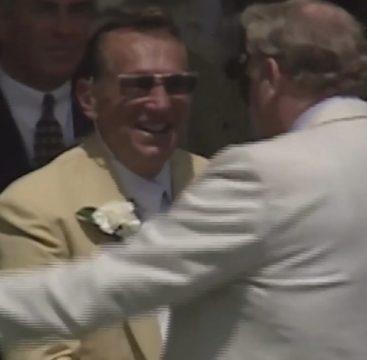 raiderette_'s tweet image. Y… cuenta la leyenda que un día como hoy pero en 1992 #AlDavis fue presentado por el legendario John Madden para su ingreso al Salón de la Fama de la NFL. 
#Raiders #RaiderNation