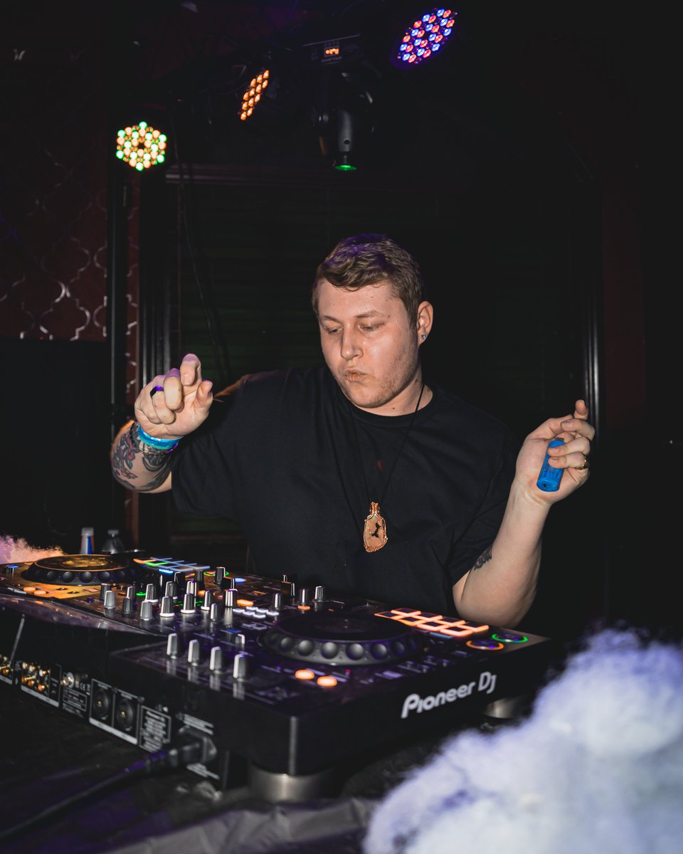 synmedia_az's tweet photo. L8NITEZ throwing down mad 🔥 at Grocery Bash https://t.co/QfVHLBdKRo