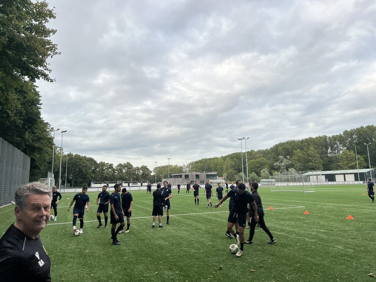 PGS_Vogel1's tweet photo. Seizoen is begonnen! #eerstetraining https://t.co/aBvv26u1nX