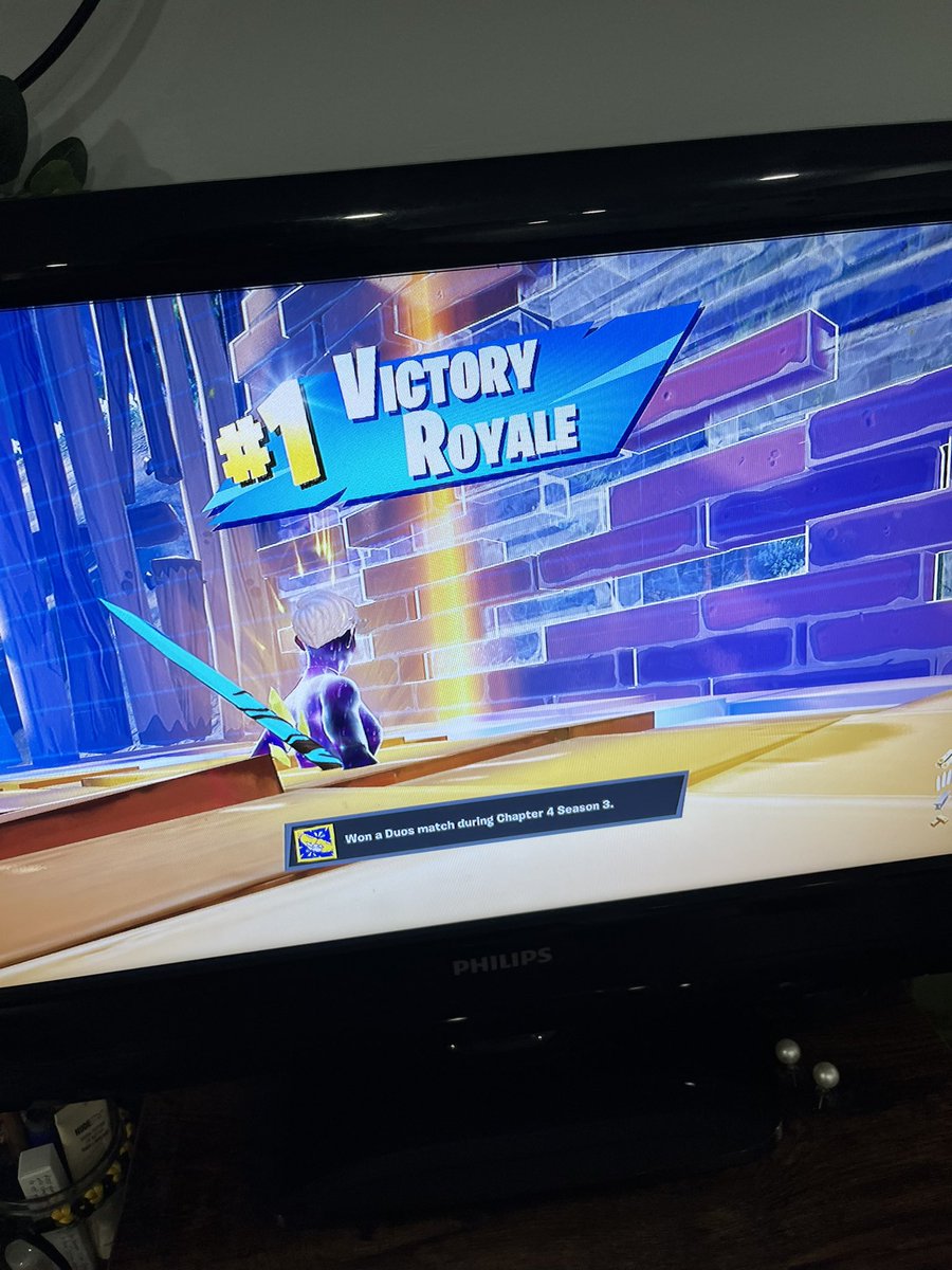 kweenpeachy's tweet photo. 2 victory Royale back to back!! RT if you wanna play with me! 

#forntite #gaming #victoryroyale #gamergirl #FortniteCh4S3 https://t.co/Py37Y3OFXH