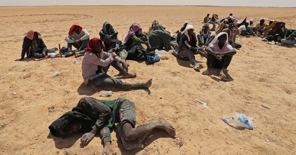 Pendant que la Tunisie abandonne des jeunes subsahariens dans le désert du Sahel au grand dam des vieux syndicalistes de la CEDEAO, ces derniers sont obnubilé à attaquer le Niger pour restaurer une démocratie où à 50 ans ont te dit que tu es trop jeune !😭
#annéedelajeunesse