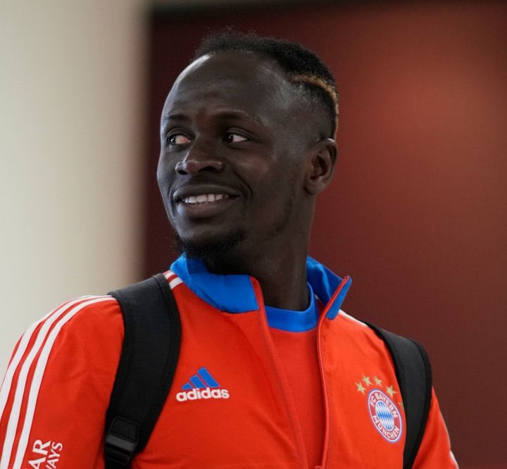 Am_Blujay's tweet image. Sadio Mane is the only man allowed to go to Saudi Arabia for money.

•He built a £455,000 hospital and €250,000 school in his village, Bambaly.
•He gives 2000 families €70 each monthly.
•He provided 4G internet for them.
•He is building a fuel station and post office.