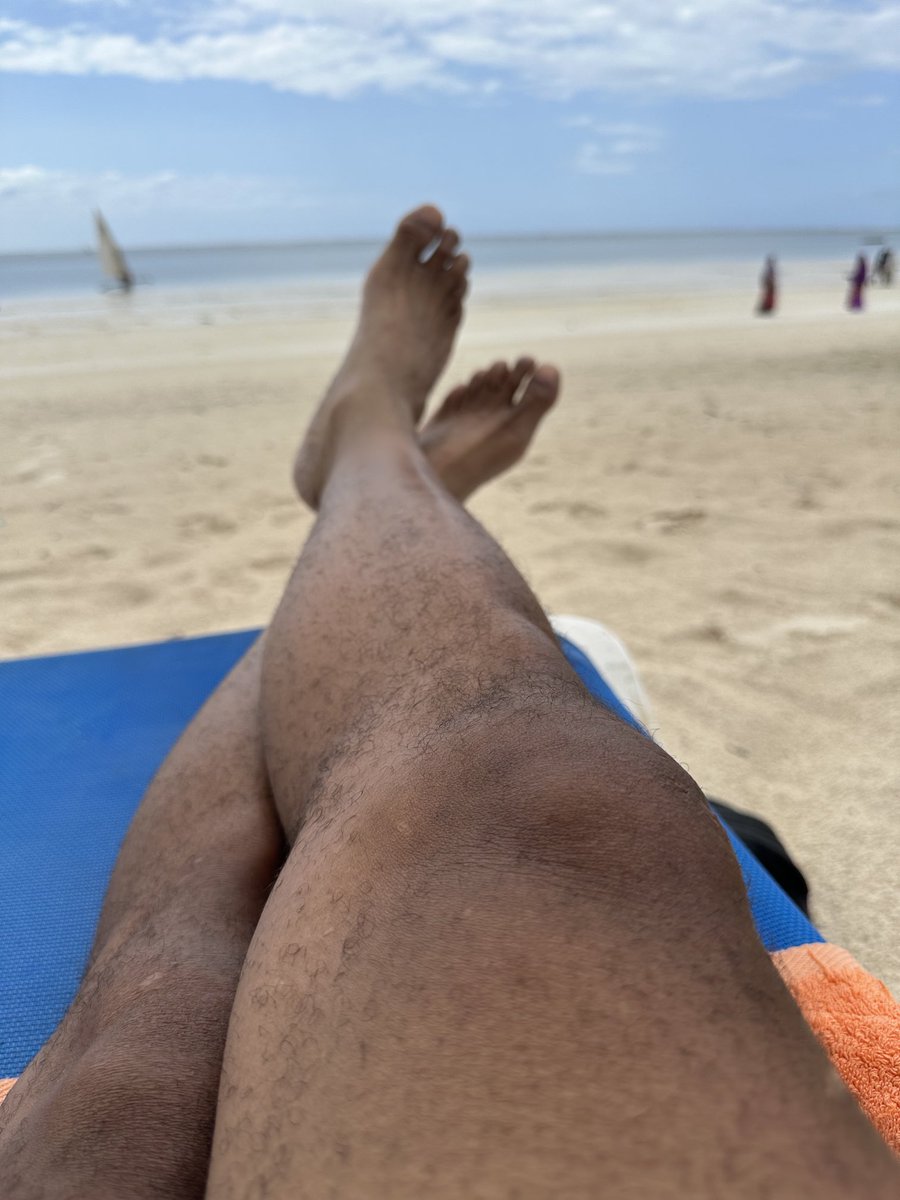 A little R&amp;R in Zanzibar, Tanzania ⁦<a href="/LeoRautins/">Leo Rautins</a>⁩ ⁦<a href="/GusGymnopoulos/">Gus Gymnopoulos</a>⁩ ⁦<a href="/CoachMelnik/">Coach Melnik - S3 LOADING 💥</a>⁩ ⁦<a href="/LeonArcher/">Leon Archer</a>⁩ #lounging feet