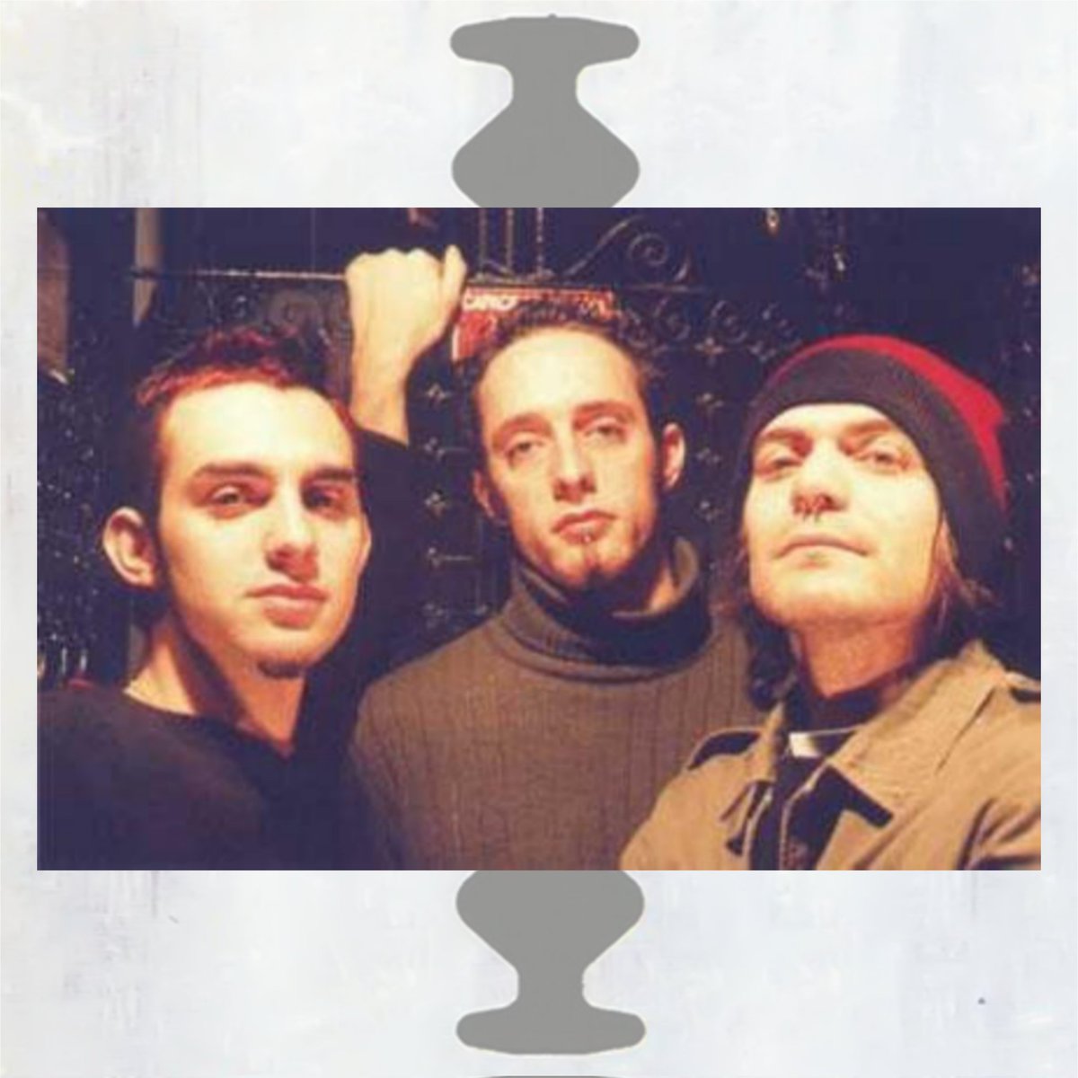 CarajoPy's tweet photo. 📅 1 DE AGOSTO DEL 2002
Hace 21 años, CARAJO lanzaba su 1er álbum de estudio llevando cómo título el mismo nombre de la banda

El álbum fue grabado y mezclado en Estudios del Abasto Al Pasto por Claudio Romandini con la producción de Ale Vázquez.

¿Cuál es tu cancion favorita? https://t.co/Abko7Xibsd