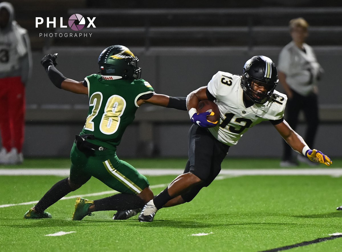 vypesideline's tweet photo. GET READYโฆ. Football Season is coming up and coming fast โก๏ธ๐๐
#sportsphotography #sportsphotographer #footballseason #htxhsfootball #htxfootball #hsfootball #txhssports #htxsports #footballszn https://t.co/tSfYCR70qk