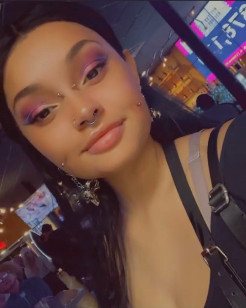 Yurodriev's tweet photo. Can’t wait to get my piercings redone 💖🐝 https://t.co/RrLCwggTp1