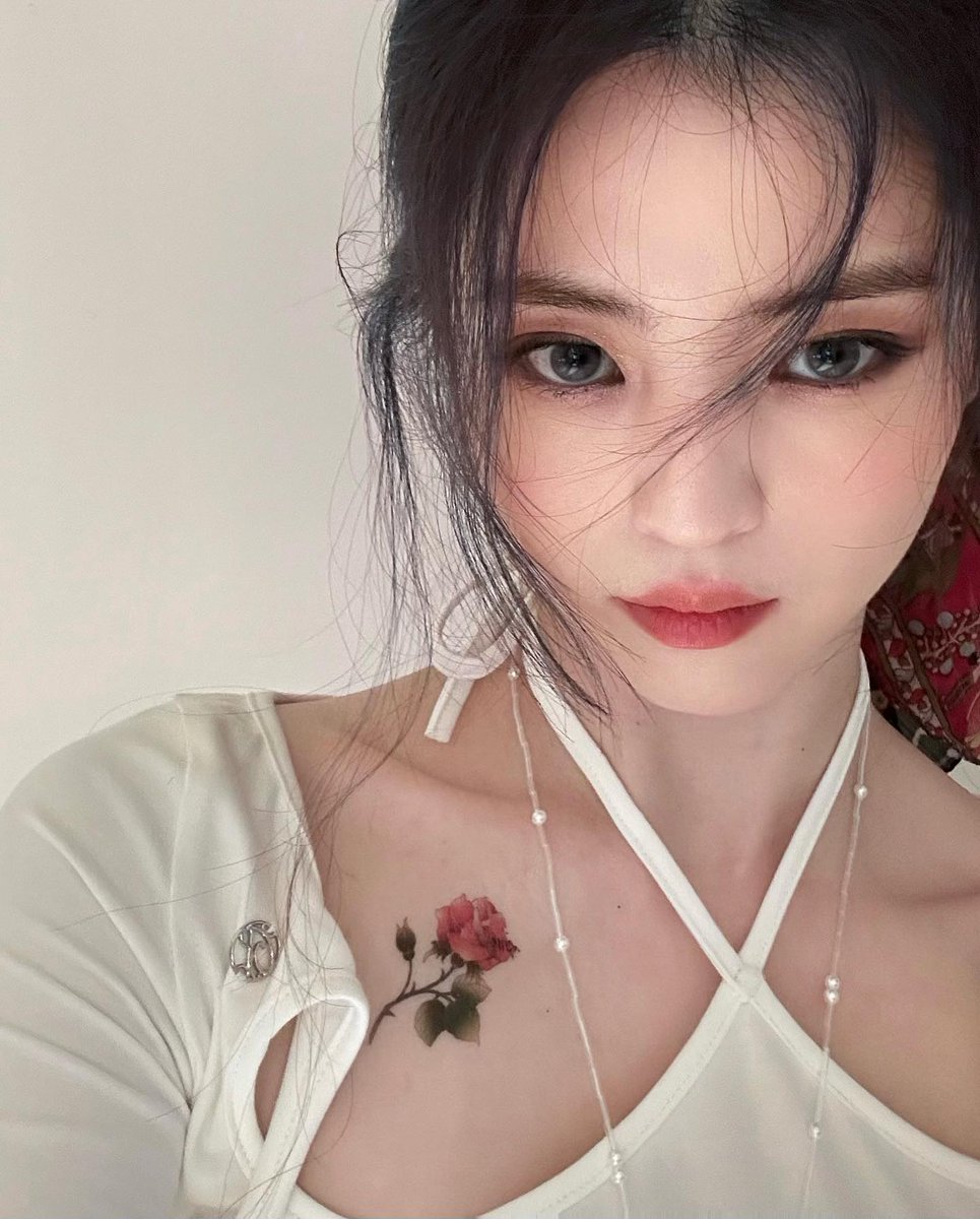 hansoheeglobal's tweet photo. Han Sohee instagram update 

🐚🪐🌪️🪽🫧

#HanSohee #한소희 https://t.co/2K6VyKciUV