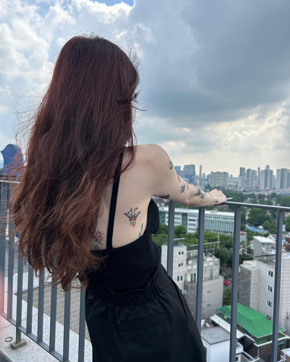 hansoheeglobal's tweet photo. Han Sohee instagram update 

🐚🪐🌪️🪽🫧

#HanSohee #한소희 https://t.co/2K6VyKciUV