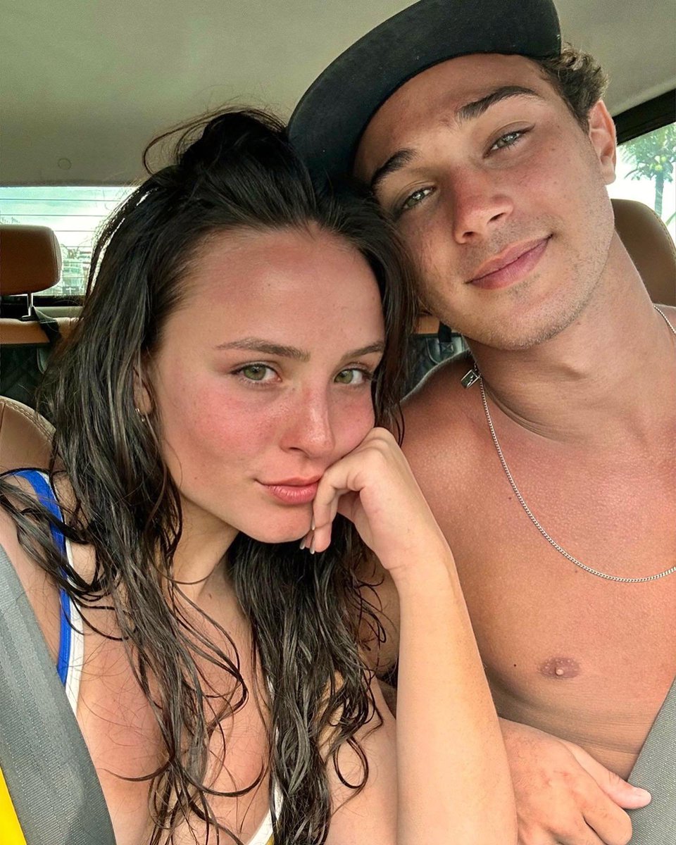 AcervoCharts's tweet photo. FALIDOS? Namorado de Larissa Manoela afirma que casal está sem dinheiro:

“De dinheiro a gente não tá bem, mas de felicidade e amor nós estamos nas nuvens.” https://t.co/dw5waBFP8X
