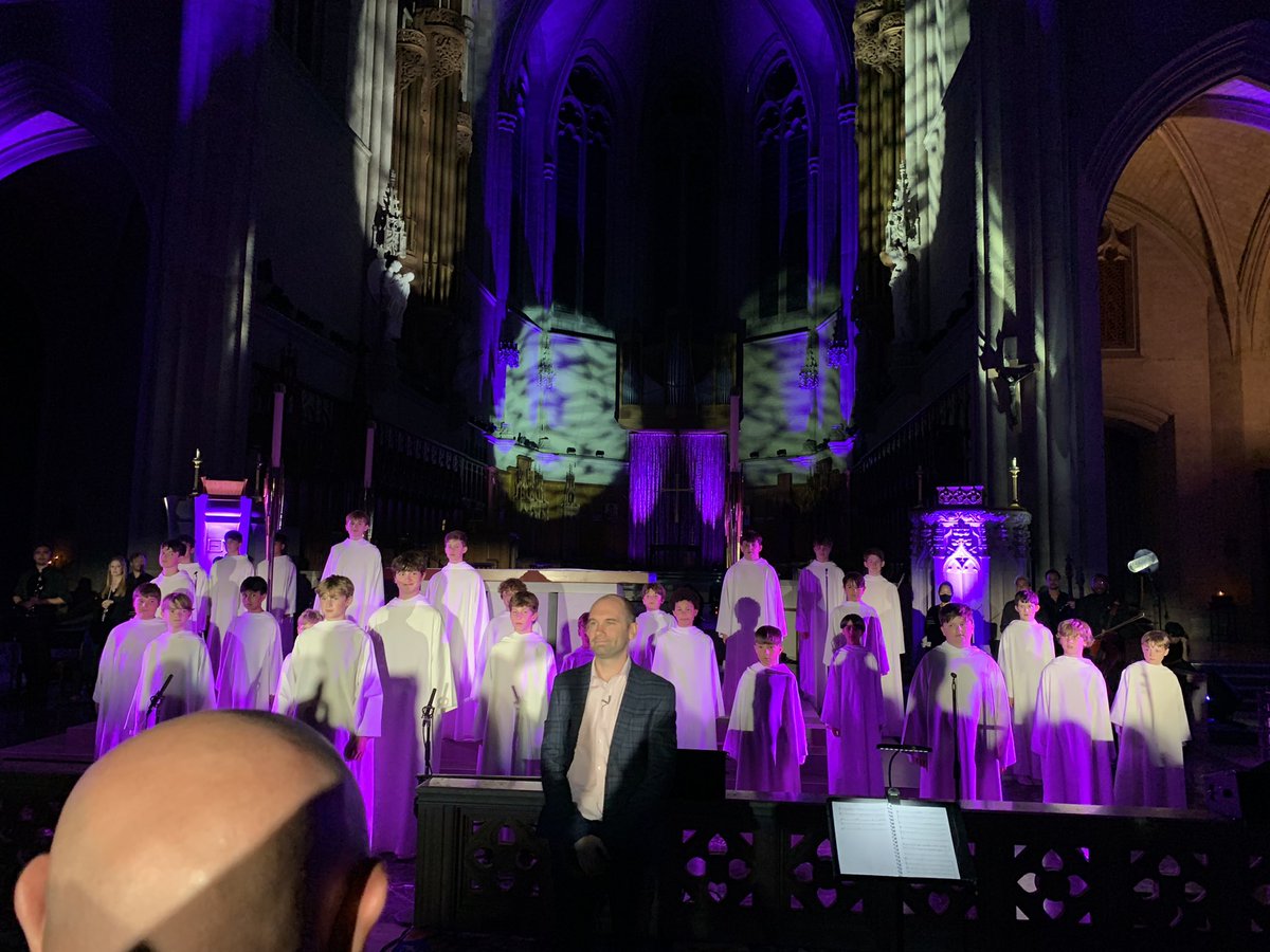 raycmusic's tweet photo. Fantastic concert last night in San Francisco! Very impressed the boys quickly adapted to the smaller stage when moving around during the songs. Sending my best wishes to all choristers and staff for the final concert in LA! 😊🎵 https://t.co/Bu89ib3BQm