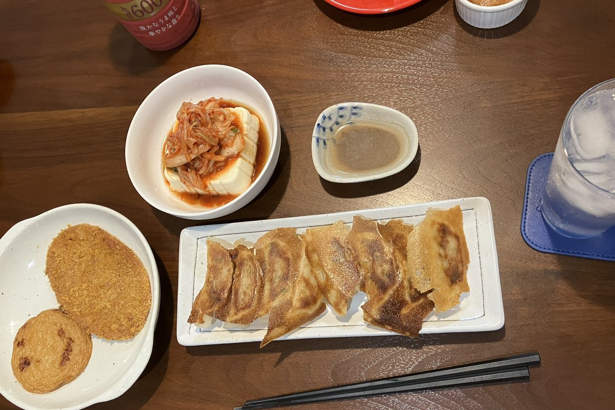 OSUMAHAN's tweet photo. TwitterがXになって驚くほど愛着がなくなってきた。

「お〜いお茶」が「缶入り煎茶」に名前を戻したくらいの冷め具合。

開始時体重:94.8kg 
目標体重:70.0kg
昨日の体重:94.8kg

12時 画像1枚目
14時 画像2枚目
19時 画像3-4枚目+いいちこ水割り https://t.co/6ZhDwrBsoC