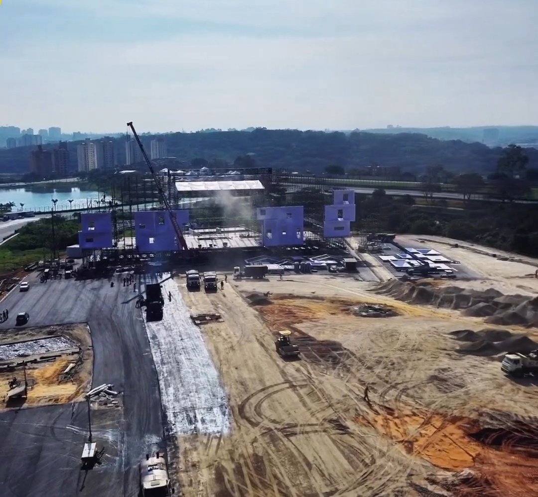 felpsgalvao's tweet photo. O Autódromo de Interlagos tá ficando bonito pra receber o The Town (@thetownfestival) 🤘 https://t.co/VZ9jnJUsKq