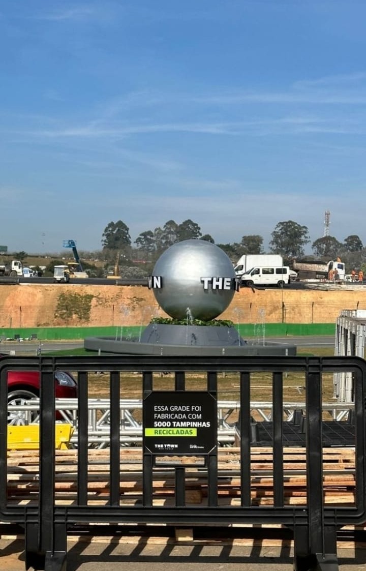 felpsgalvao's tweet photo. O Autódromo de Interlagos tá ficando bonito pra receber o The Town (@thetownfestival) 🤘 https://t.co/VZ9jnJUsKq