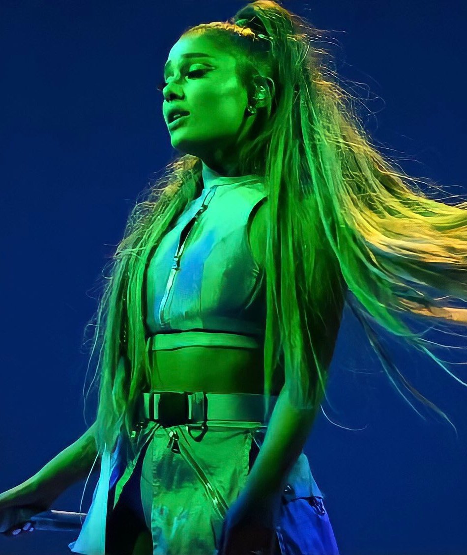 swtbaemoon's tweet photo. ariana grande. https://t.co/eFf0OCplvO