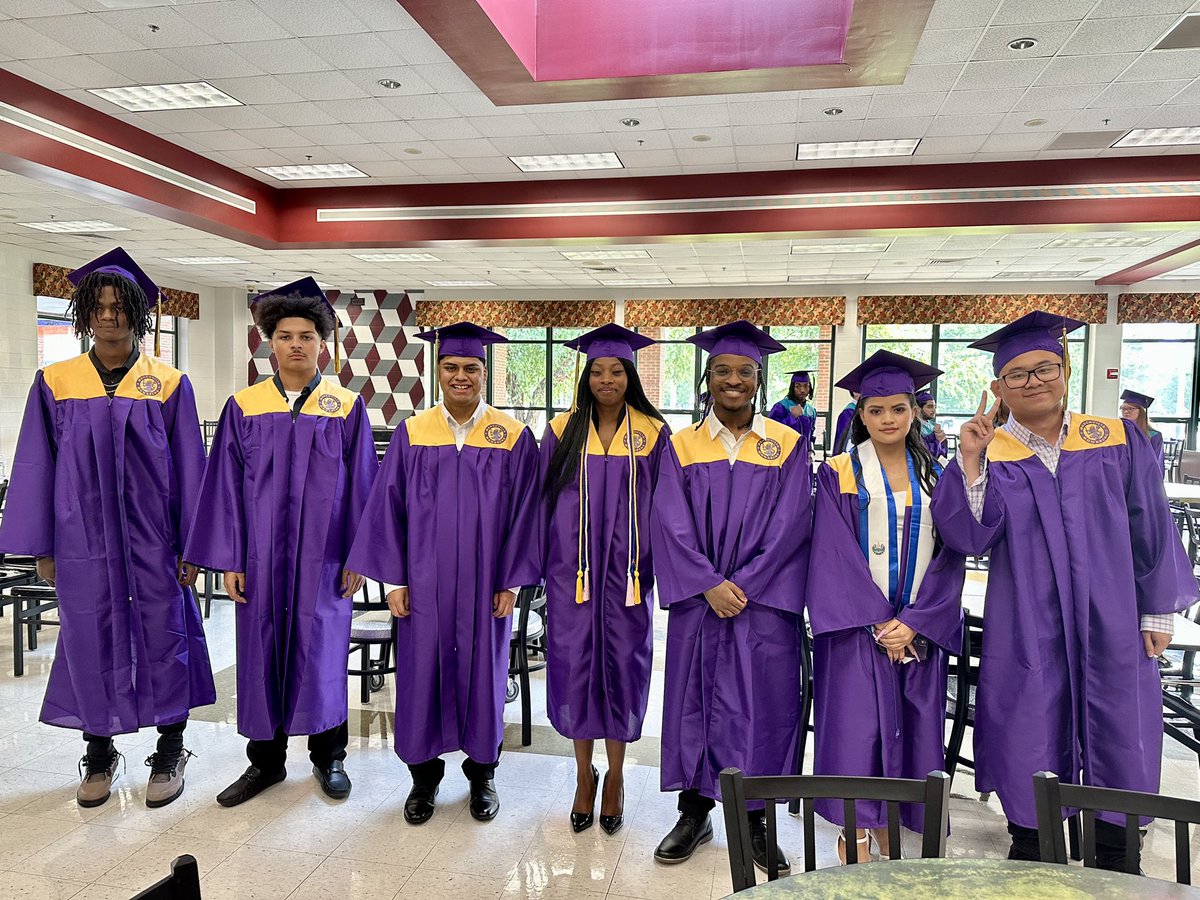 MHSgradcoach's tweet photo. 🎓🎓🎓🎓🎓🎓🎓🎓🎓 https://t.co/3g1ob6CIuR
