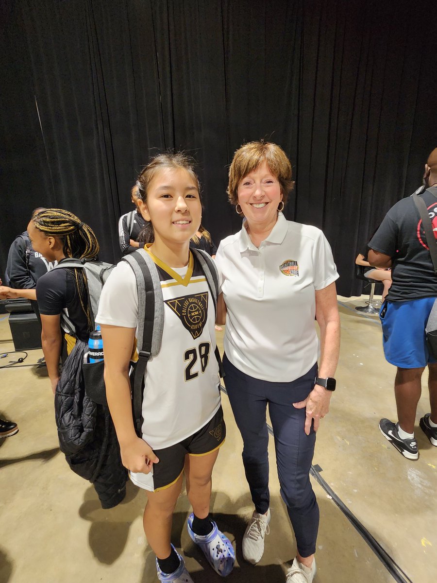 Blessed to participate at the first ever women's #cbbacademy this weekend in Memphis! Thank you @TheCBBAcademy, Coach Carl, Coach @CoachAKuiper, and my UNLV teammates for amazing experience!