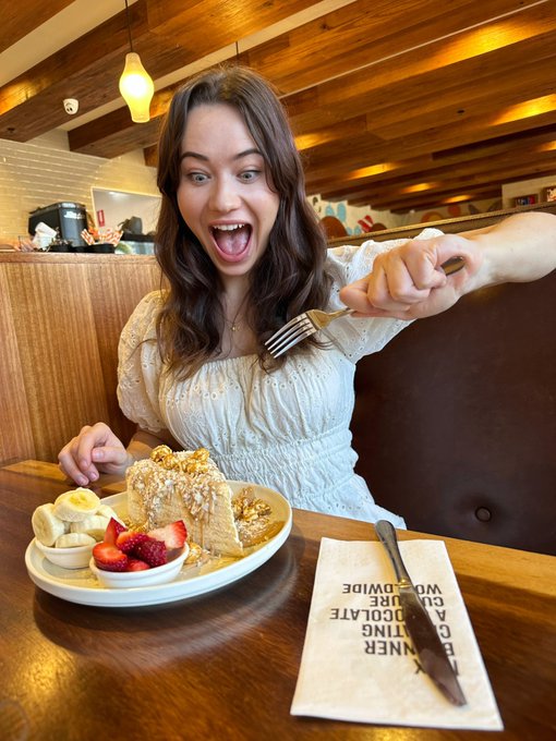 You are the most interesting thing to me on our date until my food arrives 🤭😅 https://t.co/AEnTkX1Wc
