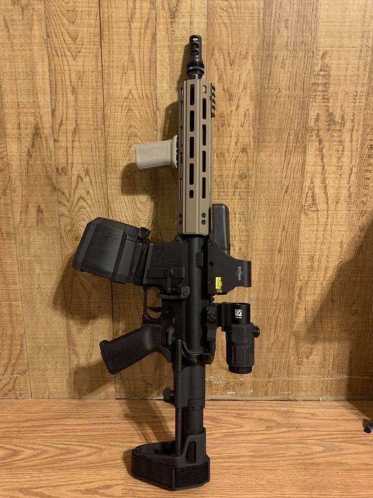 BNorman70's tweet photo. Ar 16 with 2 mag box of ammo with scope and drums 1100$
#langdontactical #notjustguns #lokgrips #pewpew #gunslinger #dailygundose #gunsofig #gunsofinstagram #edc #dailygun #weaponsdaily #weaponsfeed #weaponsfanatics #2a #beretta92 https://t.co/vogBzBRngT
