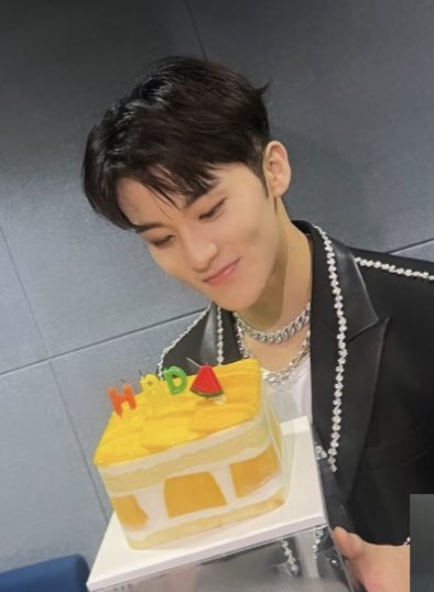oceamakeu's tweet photo. HAPPY BIRTHDAY MARK LEE💗💚
#마크의_스물네번째_골든아워
#24thGoldenMarkYear 
#HappyMarkDay https://t.co/K1KMC9uv4z
