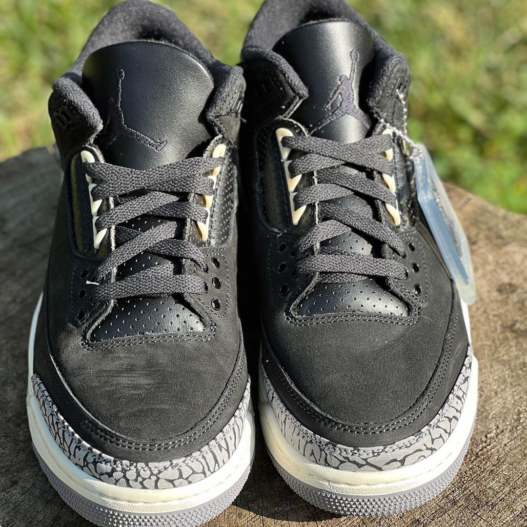 TheSiteSupply's tweet photo. Air Jordan 3 WMNS “Off Noir” drops December 7th 🐘 https://t.co/JZE3nr17Xt 

📸 @chriscolgan https://t.co/tVPNPA02P3