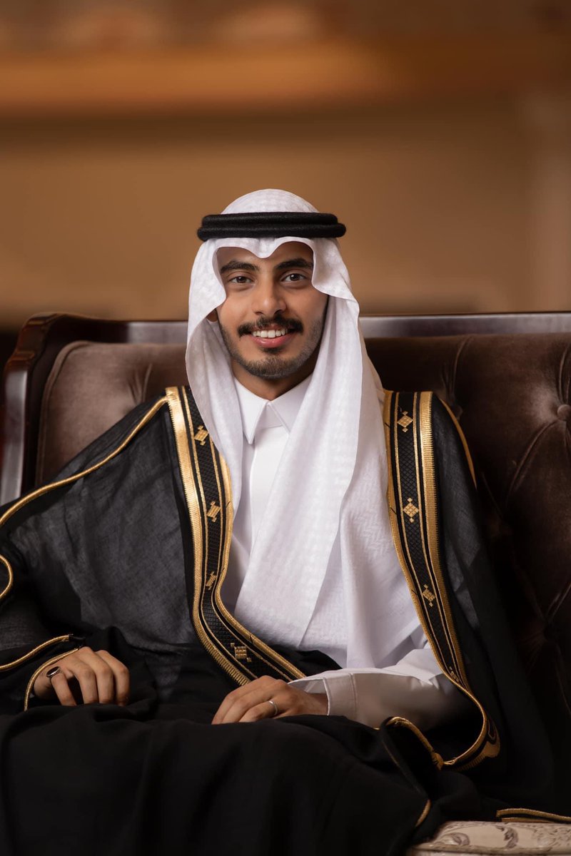 x_md14's tweet photo. ليلة من الليالي السعيدة على قلبي
تأنس قلوبنا دائماً بـ لمة الأهل وضحكات العائلة ، ولم أجد أبداً ماهو أكثر دفء من هذه اللمّة ، ولم يسبق لي أن أردت تخليد لحظة ما إلى حين رؤيتي لمشهد ضحكاتهم الجماعية .
-
"لا غيب الله عنا لمة العائلة المحفوفة بالضحكات" https://t.co/KaKsJ6Vr89
