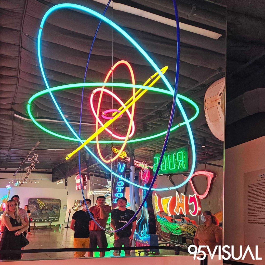 95Visual's tweet image. 95Visual went on an awesome company outing recently at the Museum of Neon Arts aka MONA! Here are photos of some of their exhibitions. 

#95visual #museumofneonarts #mona #businessouting #teamouting #companyouting #workingouting #meettheteam