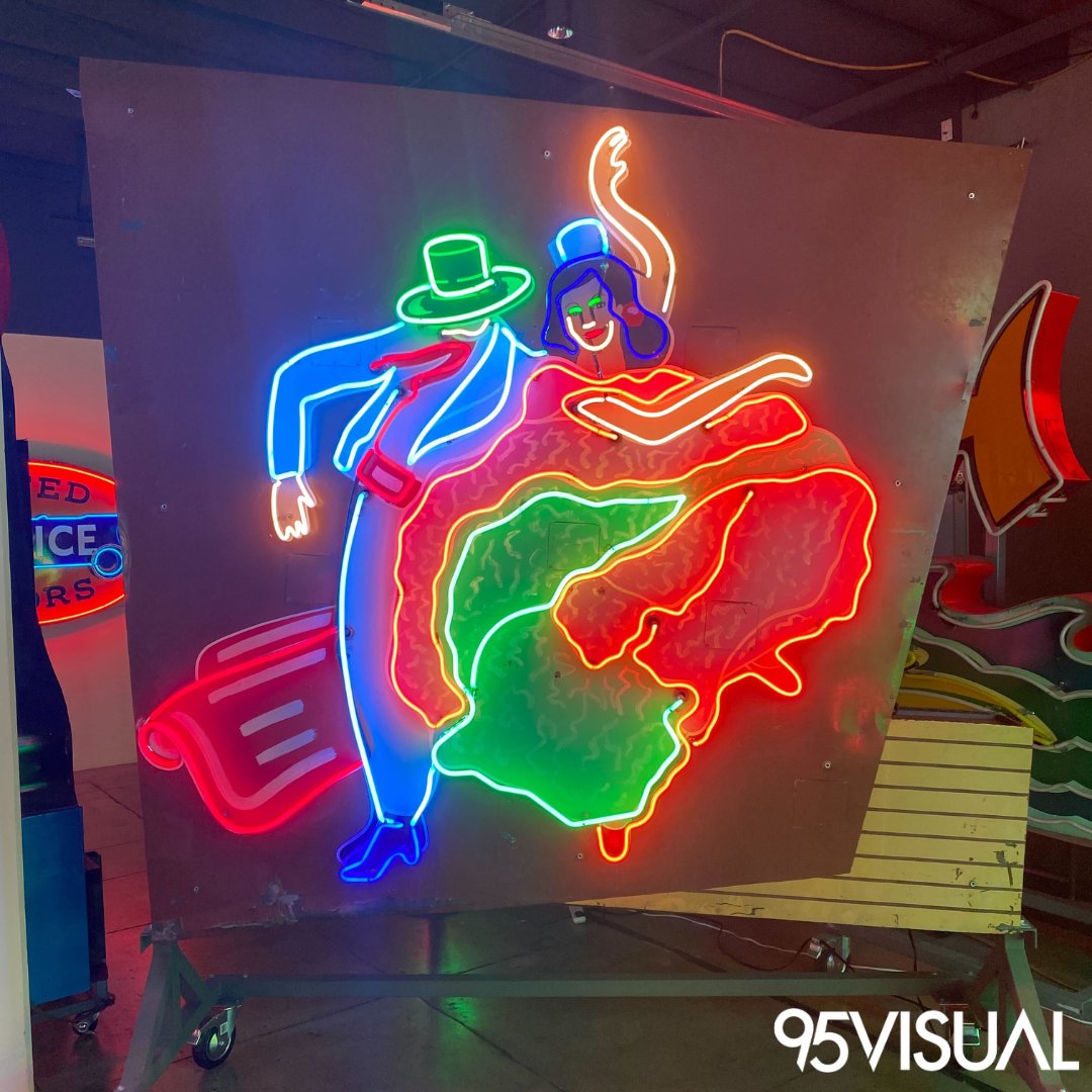 95Visual's tweet image. 95Visual went on an awesome company outing recently at the Museum of Neon Arts aka MONA! Here are photos of some of their exhibitions. 

#95visual #museumofneonarts #mona #businessouting #teamouting #companyouting #workingouting #meettheteam