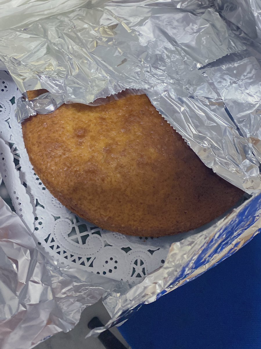 BiancaGivenchi's tweet photo. Que maravilloso regalo, una paciente que me dice que me hizo un Biscocho por agradecimiento, es realmente estas cosas las que me motivan a seguir adelante, a nunca rendirme, y cada dia superarme y aprender cosas nuevas 🚑👩🏼‍⚕️#loveMedicina https://t.co/g2DtyyDoQm