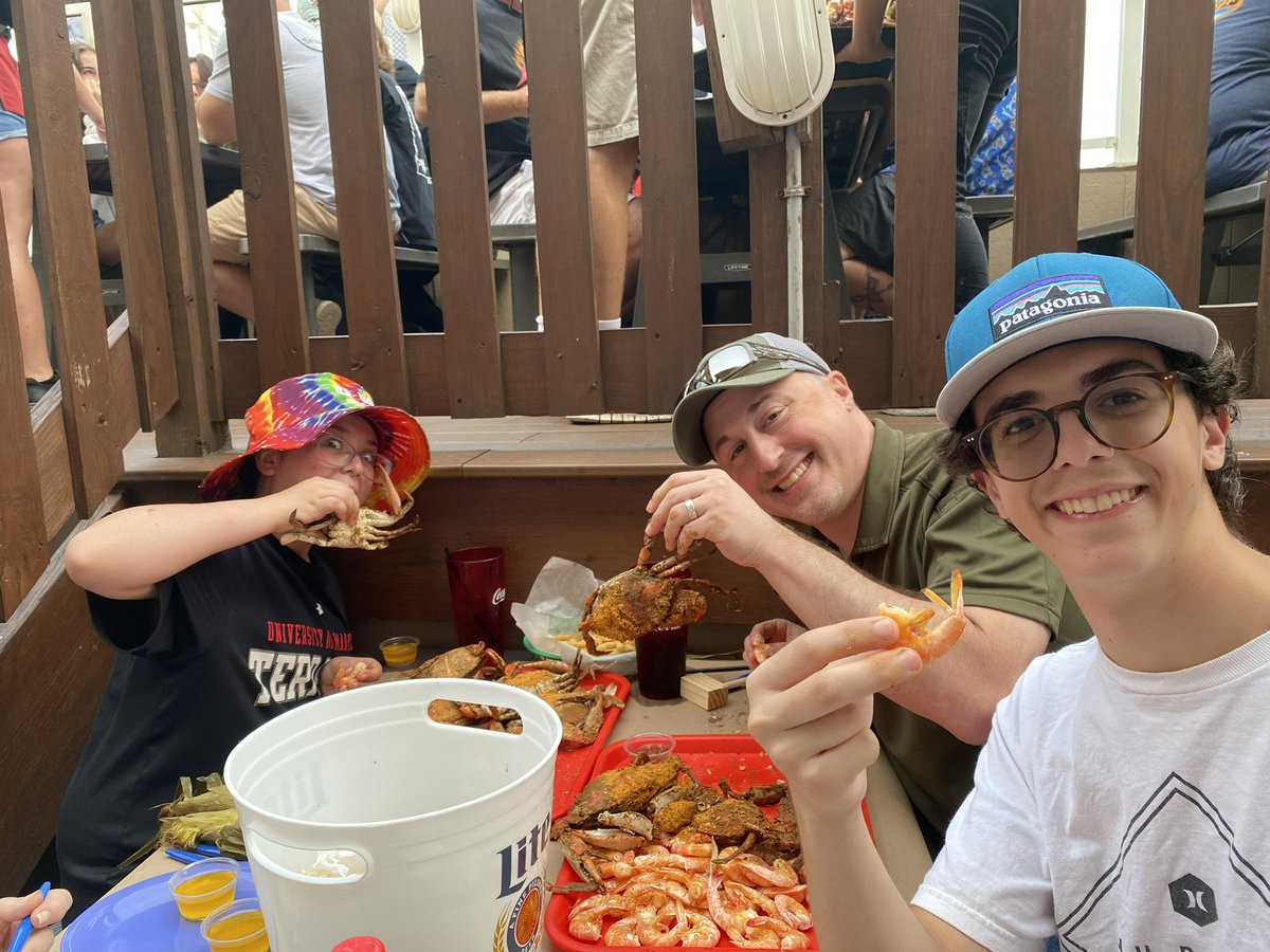 GAK17's tweet photo. Nothing better than some eats on the boardwalk in Ocean City! #Maryland https://t.co/Fdo8BFoKEM