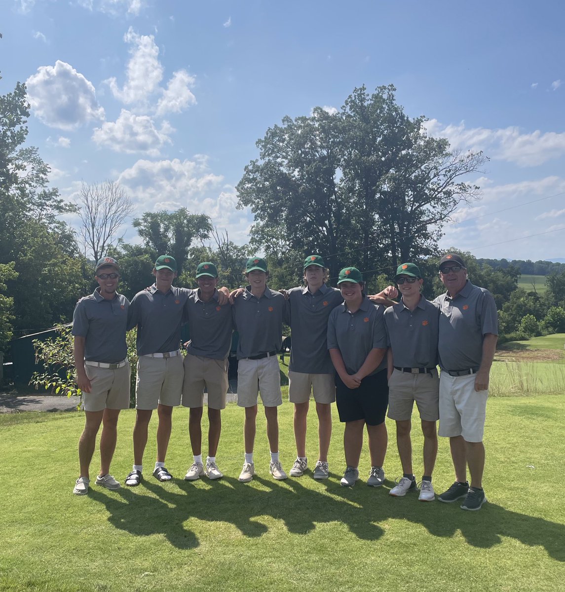 BrianSlaught24's tweet photo. Started my Senior year of Kettle Run Golf on Monday! Tied 1st with a 74! The Team rolled with total score 300 vs 7 District Teams. Team looks strong this year! @kettlerunsports https://t.co/E3n031A5PW