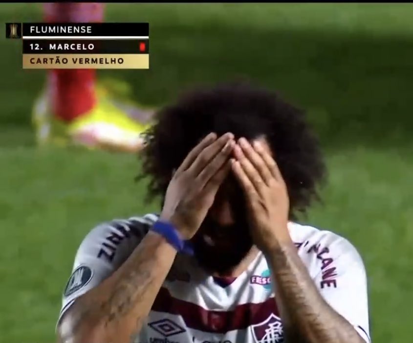 samengo_ofc's tweet photo. Cara to agoniado, foi uma das lesões mais feias que já vi, cena triste e como falei o Marcelo não teve intenção mas foi tão grave q nem questionou o cartão e saiu chorando do campo, futebol é cruel https://t.co/8Uox2FhGRt