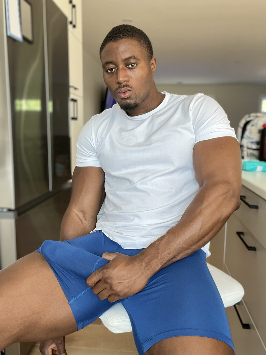 tryresejones69's tweet photo. Waiting for you here like this after my gym workout. #fitnees https://t.co/pQyKVt2KJ5