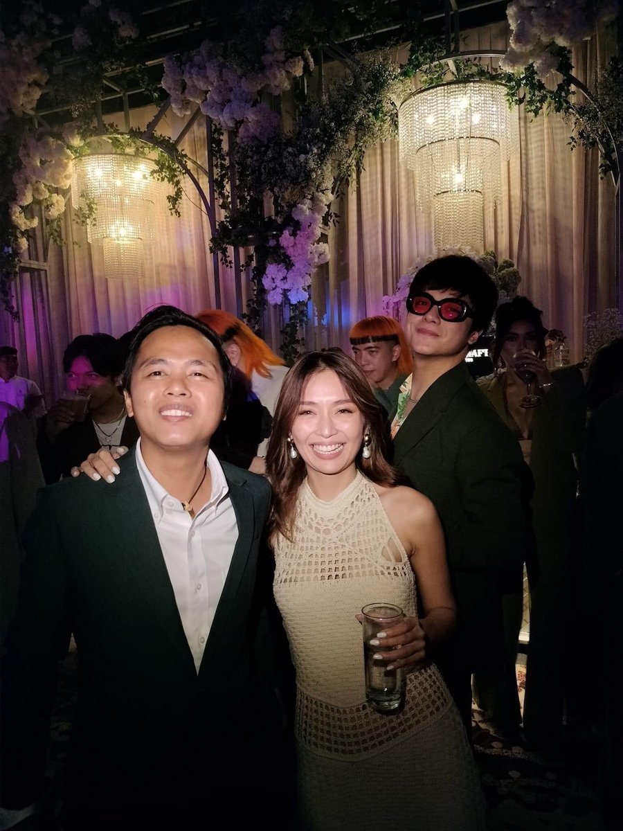 DJFPCS_ILOILO's tweet photo. HAHAHAH ! ayon na nga, naging background na nga ung daniel 😂😂
#batangchildsmile #DJFPChildSmile #KathNiel #kathrynbernardo #DanielPadilla https://t.co/F54T6LL8TR