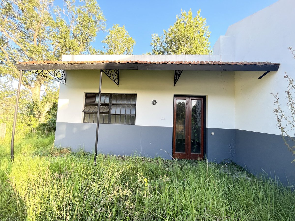 Hoy empezamos la transformación del ex restaurante de Gándara, poquito a poco, a pulmón y con lo que tenemos en nuestra pequeña cafetería-pulpería de pueblo.
 Abro hilo para contarles!