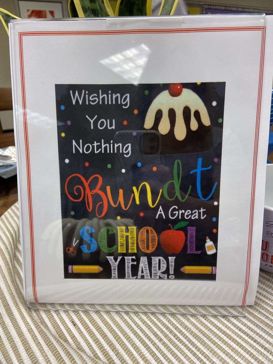 AcworthLiteracy's tweet photo. Thank you to our admin, @Team_AcworthES and @EmanuelTorralba , for the delicious first-day-of-school treats! A sweet start to a great year! #WeAreAcworth @nothingbundt https://t.co/RWMDBCbLXF