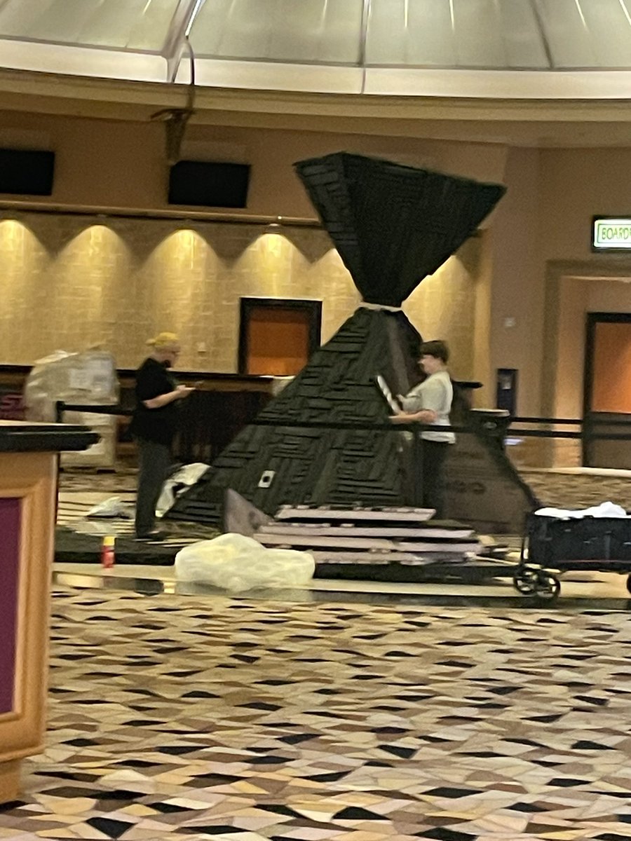 annmariesegal1's tweet photo. The Borg is/are landing! #STLV!!!! 🖖 https://t.co/hcyoi4m8kP