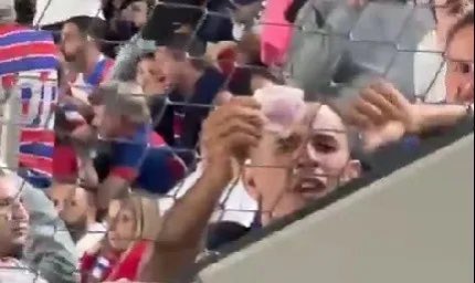 Filmen todo
Si los brasileños rompen un billete argentino
Si los brasileños hacen gestos de que somos pobres
Si los brasileños nos cargan por Malvinas o si sacan dólares

Filmen todo, súbanlo y nos hacemos los ofendidos…

Porque siempre las víctimas son ellos…
