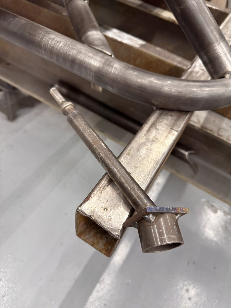 lernerchassis's tweet photo. @DieselViking60 You can make this tool for a air hammer use a piece of tubing that just fits inside of the freeze plug weld at a angle to get pass the frame and hammer it in slowly so you don’t knock it in to far I used it many times https://t.co/q0epYRjBgE