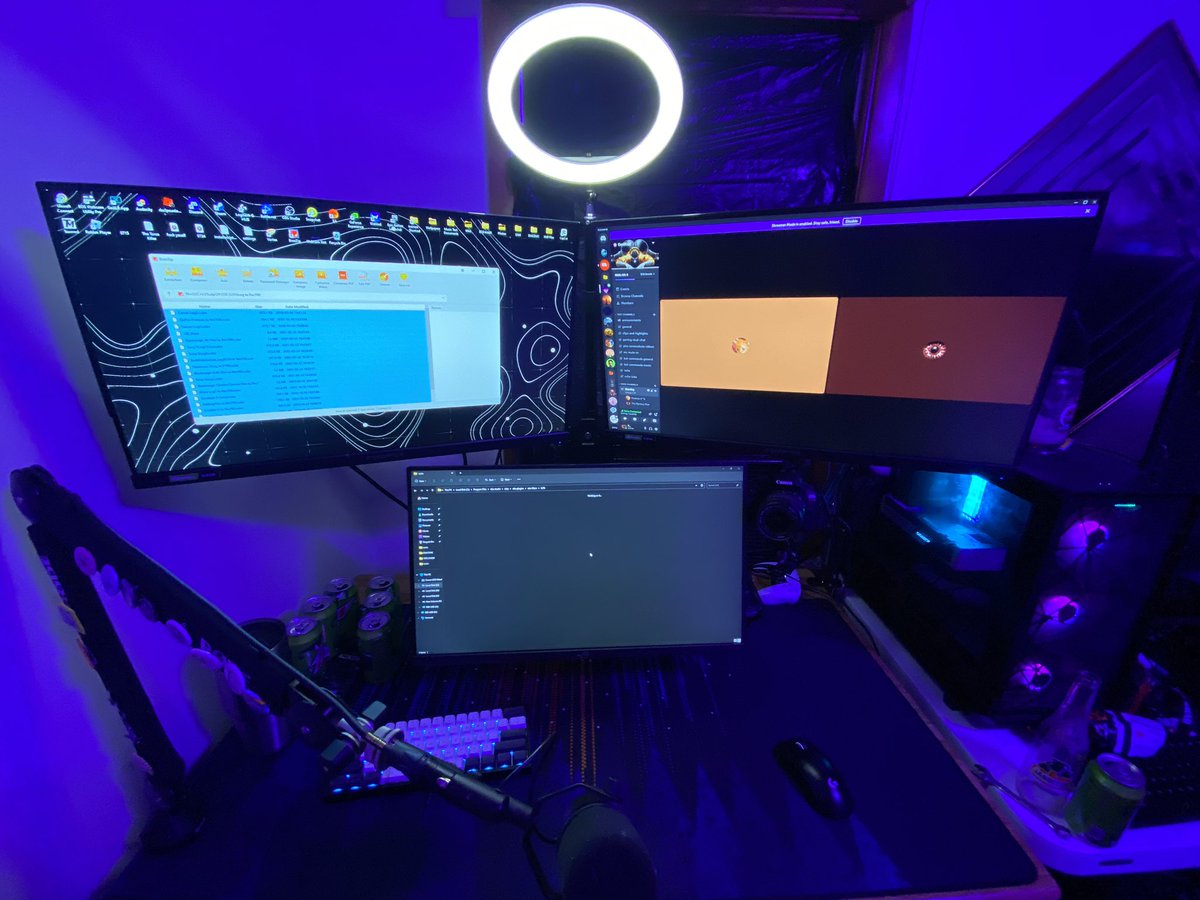 Frighhttful's tweet photo. @ashdogx PC specs: i9 9900k with 32 gigs of ram with an RTX 3070. Audio setup is a shure sm7b hooked up to a go xlr https://t.co/RTJxbY5v0M