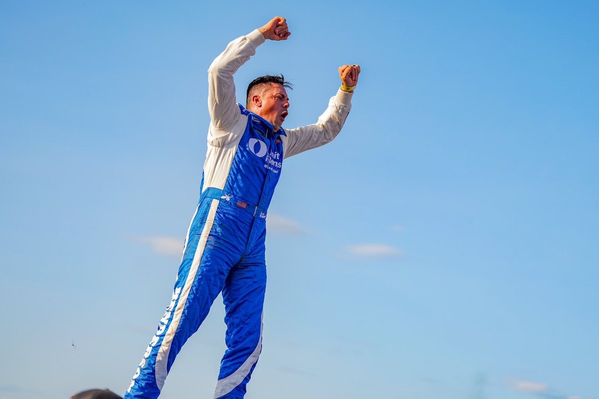 ChampsOffRoad's tweet image. Celebrate with Jimmy Henderson. 🎉 

#champoffroad #pro4 #amsoiloffroad #shortcourse #dirtcity