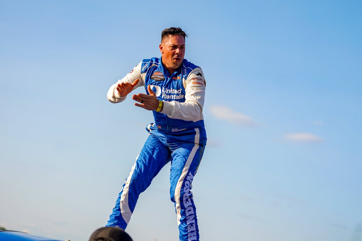 ChampsOffRoad's tweet image. Celebrate with Jimmy Henderson. 🎉 

#champoffroad #pro4 #amsoiloffroad #shortcourse #dirtcity