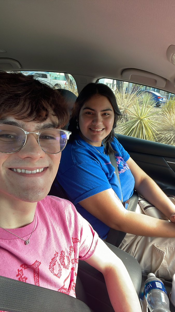 iidlua's tweet image. everyday is her day 💙🩷