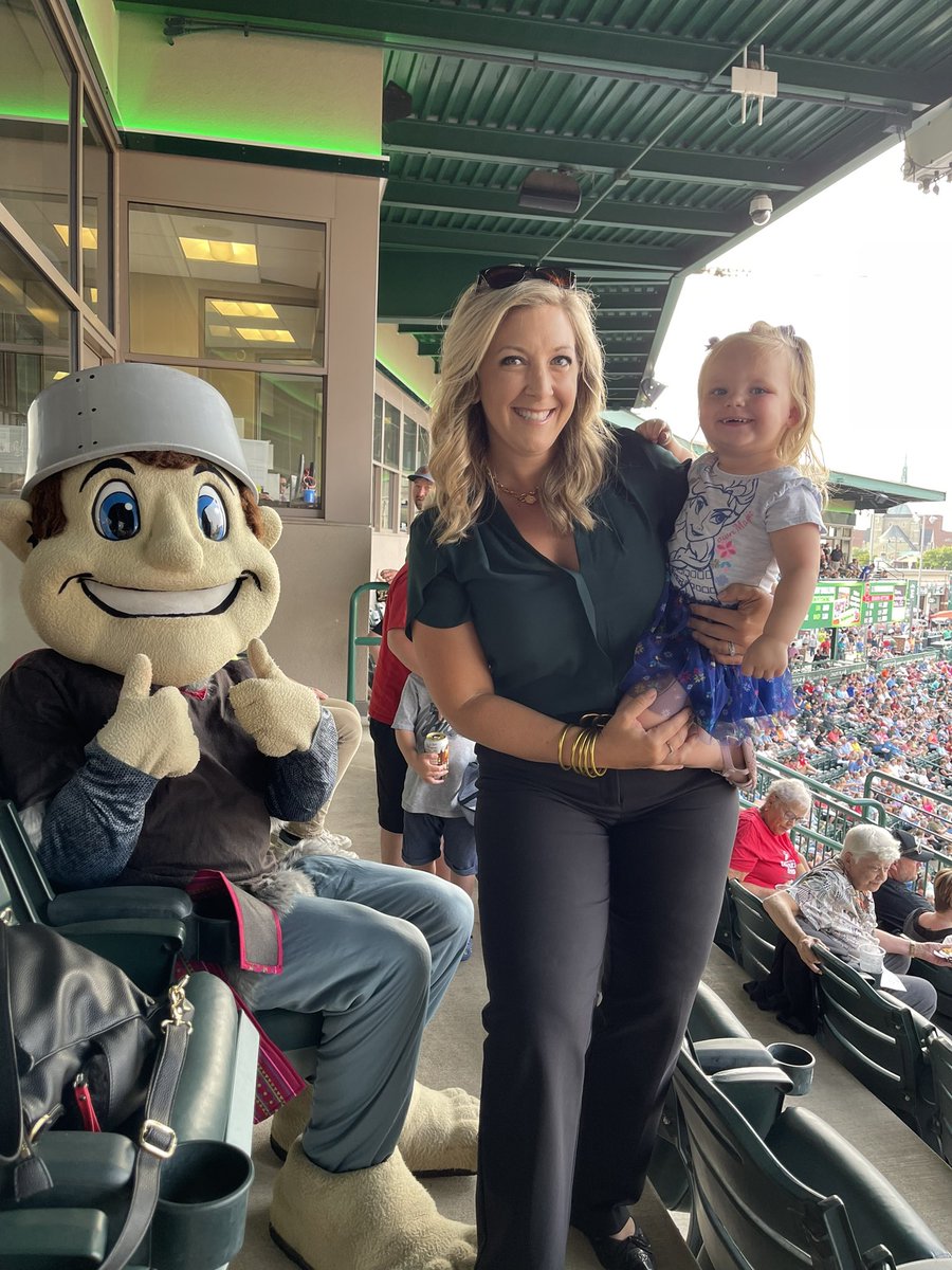alyssaivanson's tweet image. My little Elsa with Johnny “Kristoff” TinCap. Chloe wouldn’t give him a high five- but ever since he left she’s been asking where he went. Lol @TinCaps #princessNight #bigfun #capson