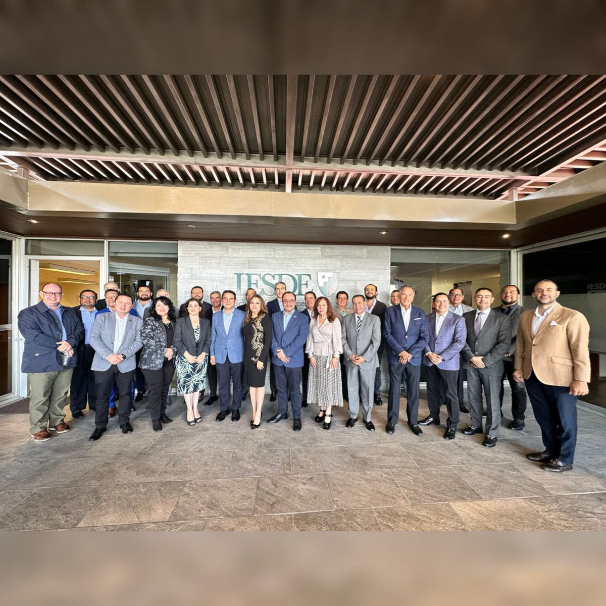 IESDEPuebla's tweet photo. Hoy, el Consejo Coordinador Empresarial (CCE) y la Fundación Empresarios por Puebla (FEPP) llevaron a cabo su junta mensual en las instalaciones de IESDE School of Management.
¡Esperamos que sus planes y acciones redunden en beneficio de Puebla y su comunidad!
#IESDE #CCE #FEPP https://t.co/8kzXYqXyg5